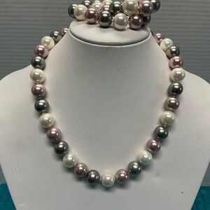 NWOT Gorgeous White, Pink, Gray Pearl necklace & bracelet set